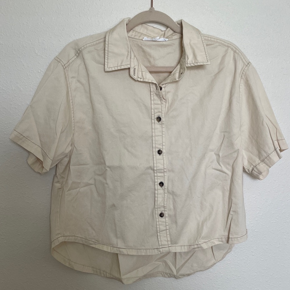 Cropped Button-Up Short Sleeve Shirt in Light Beige
